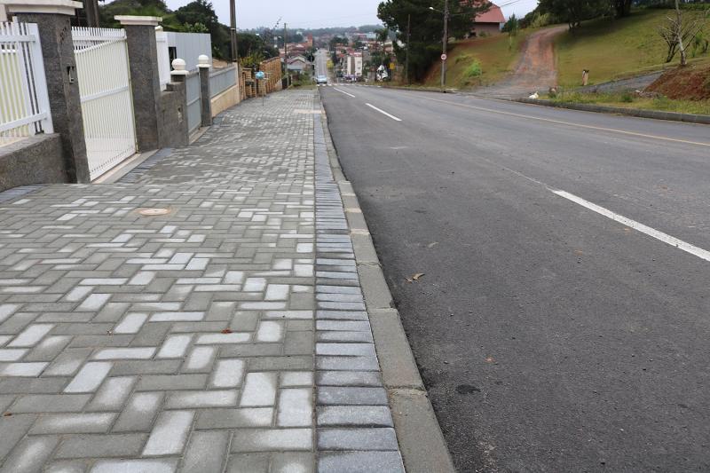Construção de calçadas residenciais