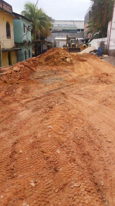 Limpeza de terreno com trator